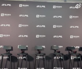 胜利来之不易当然要笑！BLG还没进门就听到左手的复盘笑声了