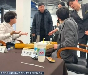 灵魂拷问！记者：柯洁质问韩国裁判孙根气“你是职业棋手吗？！”