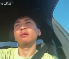网红小明剑魔事件迎来结局？疑似被赶出家门 带着猫开车离开杭州