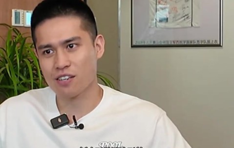 陈盈骏：前两天做梦还梦到布朗在我面前投进三分 还沉浸在比赛中