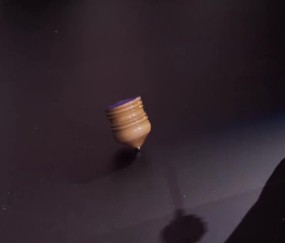 太搞了！老头杯中韩对决总决赛，现场还有工作人员在抽陀螺🤣