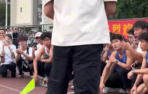 苏老师！苏炳添在校园教大学生短跑技术